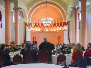 After lunch, the Patriarch invited everyone to join in a prayer.