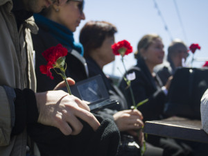The participants carried red flowers to lay on the grounds of Haydarpasa.