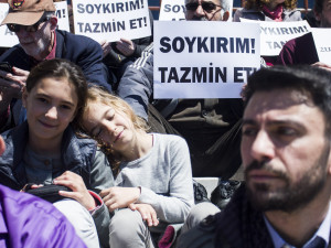 Young participants of the peaceful protest organized by Turkish and Armenian activists at Haydarpasa station on April 24.